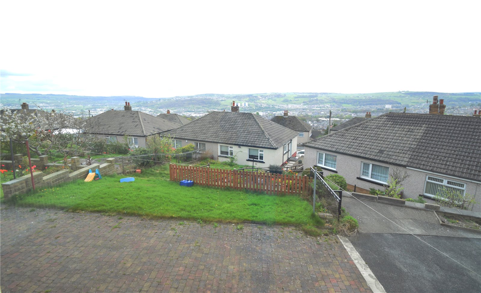 Whitegates Keighley 2 bedroom Bungalow to rent in Shann Avenue Keighley