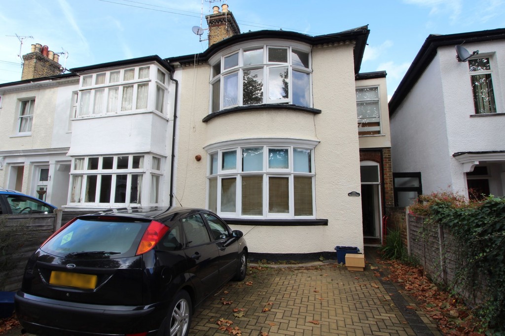 Martin & Co SouthendonSea 2 bedroom Ground Floor Flat Let in Cambridge Road, Southend On Sea
