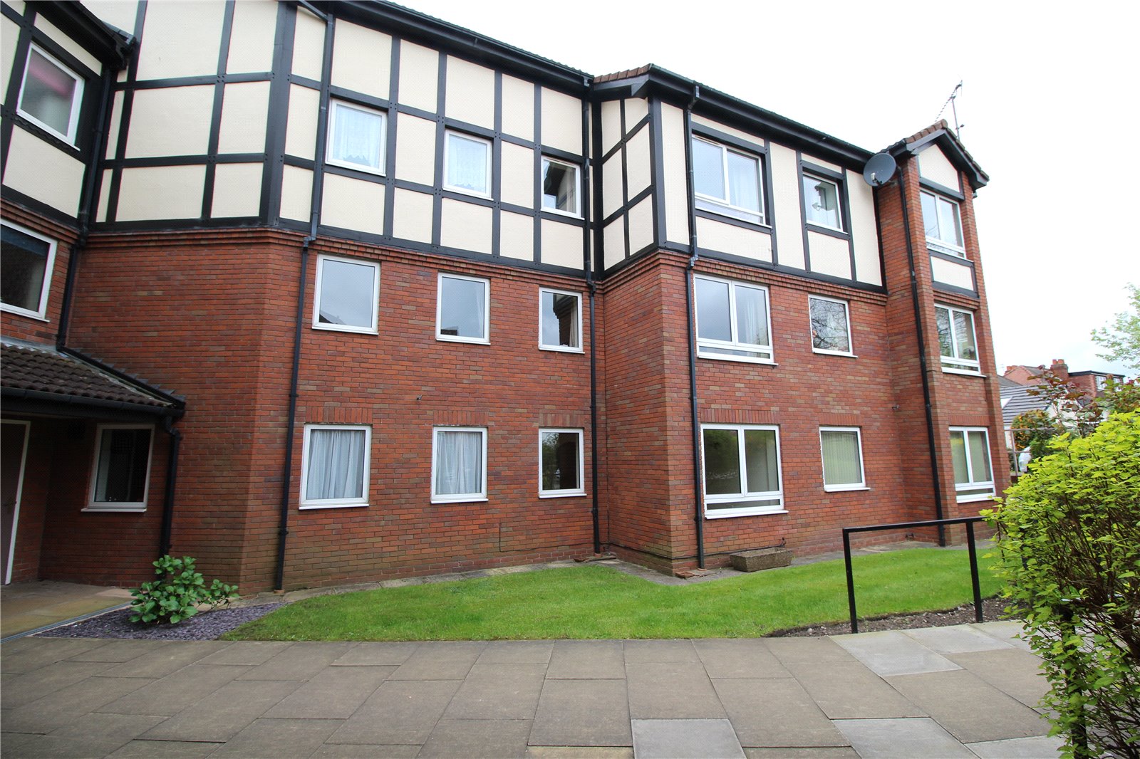 Whitegates Wolverhampton 1 bedroom Flat SSTC in Grosvenor Park