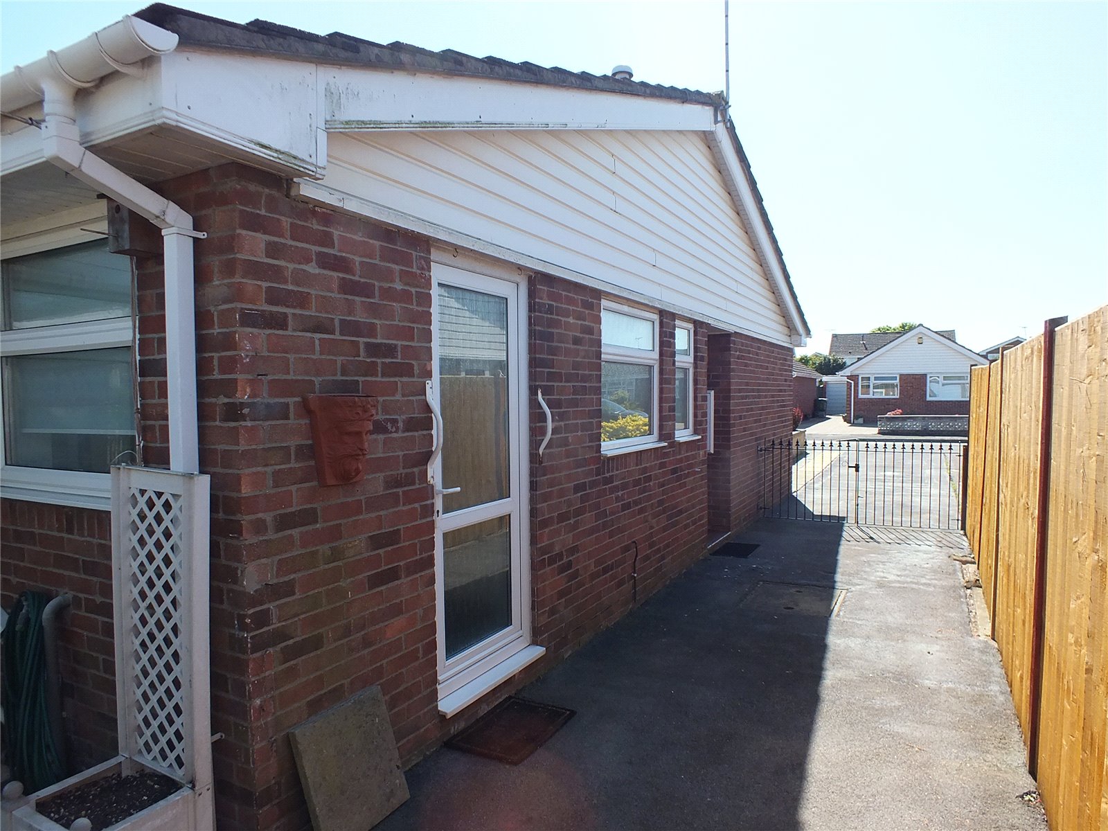 CJ Hole Worle 2 bedroom Bungalow to rent in Coralberry Drive Mead Vale