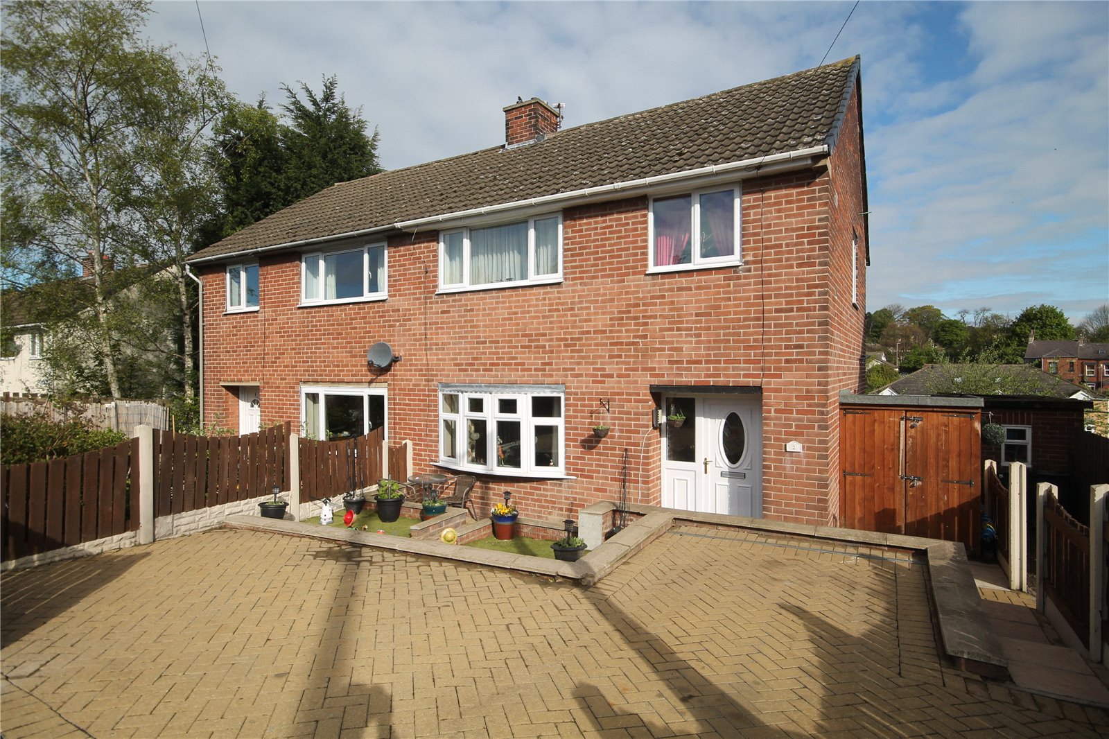 Whitegates Barnsley 3 bedroom House SSTC in Rob Royd, Dodworth, Barnsley
