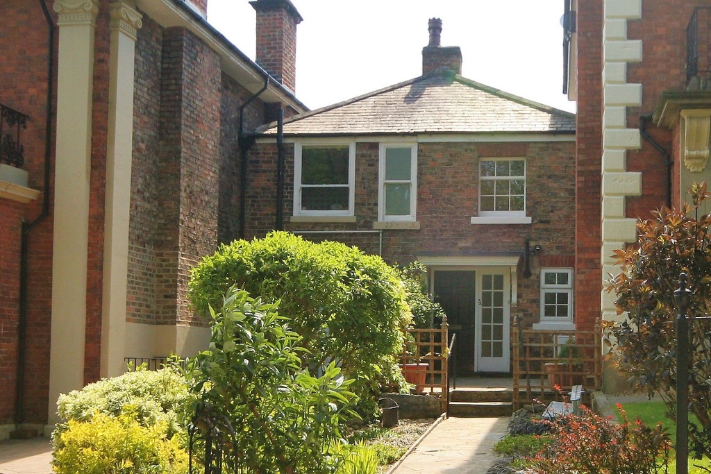 Martin & Co Harrogate 3 bedroom Cottage Let in The Crescent, Ripon