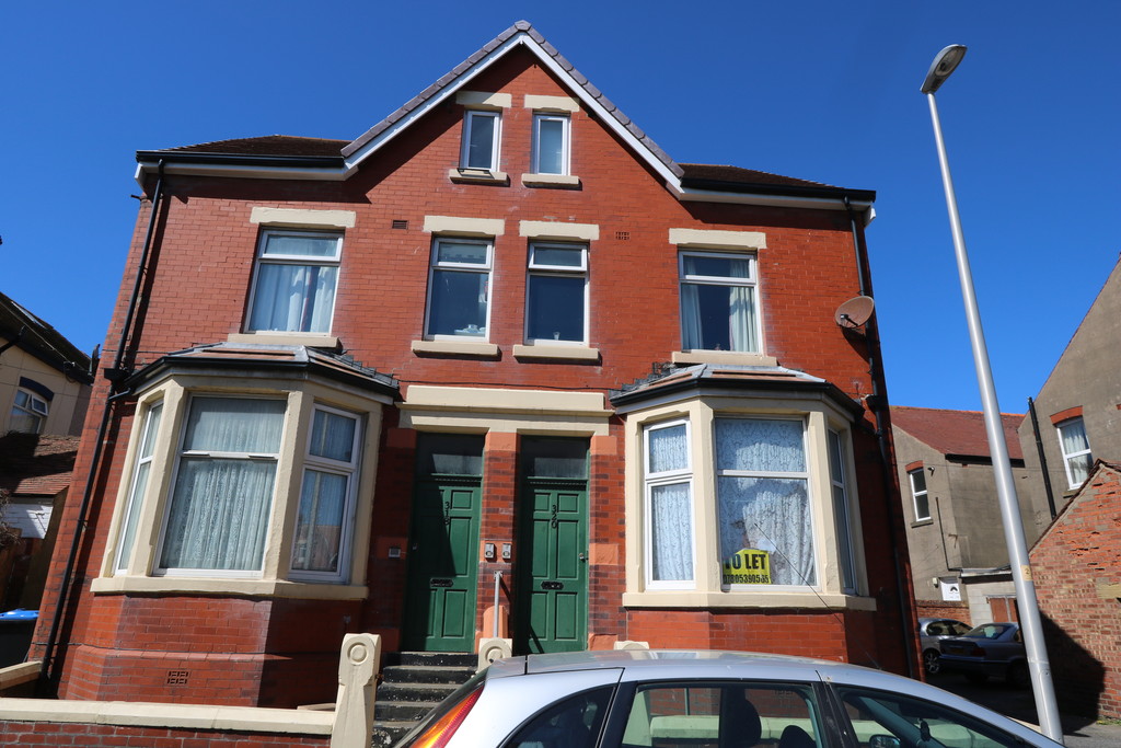 Martin & Co Blackpool 1 bedroom Apartment Let in Warbreck Drive, Bispham