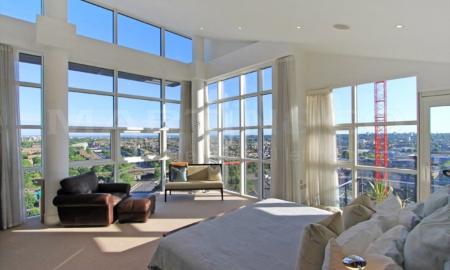 3 bedroom Apartment to rent - Baltimore House, Battersea Reach SW18