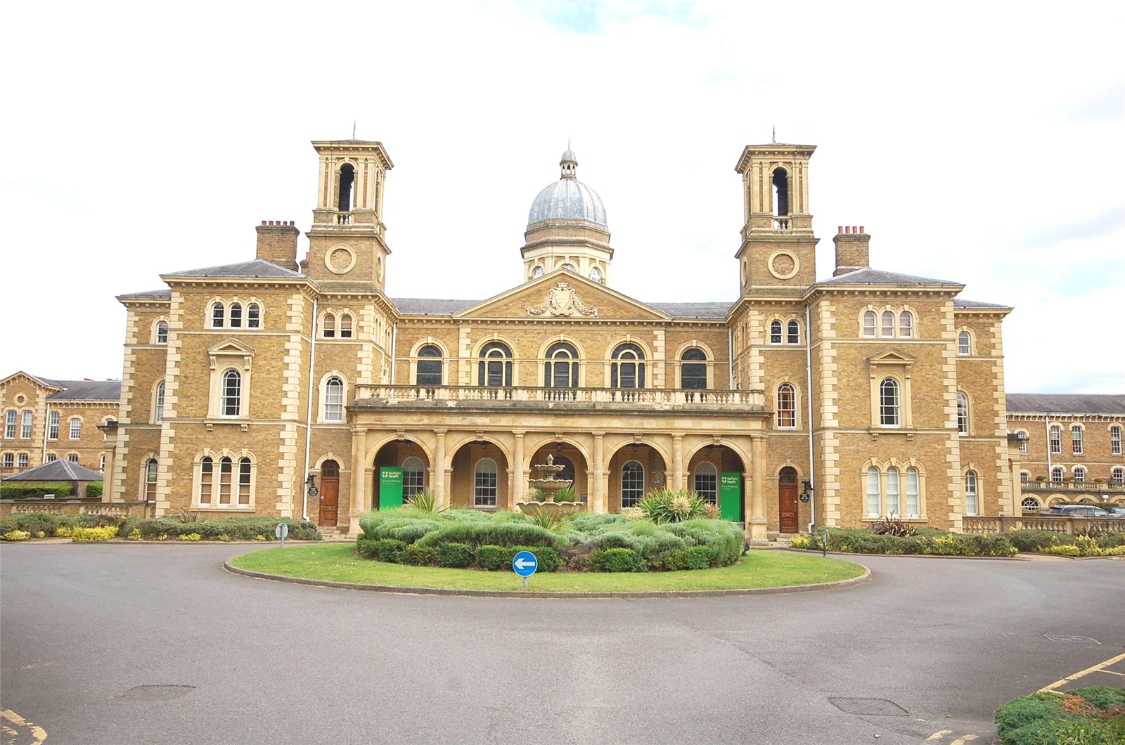 Ellis & Co Finchley 3 bedroom Flat SSTC in Princess Park Manor Royal