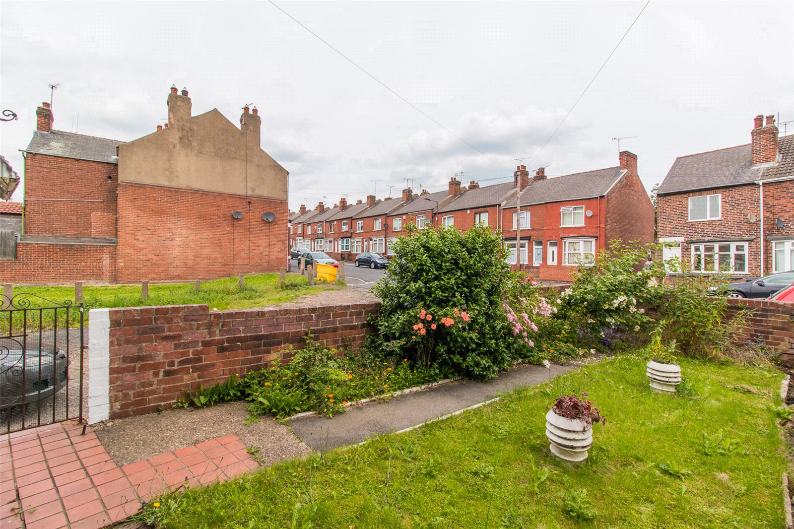 Whitegates Doncaster 2 bedroom House SSTC in Burton Avenue Warmsworth