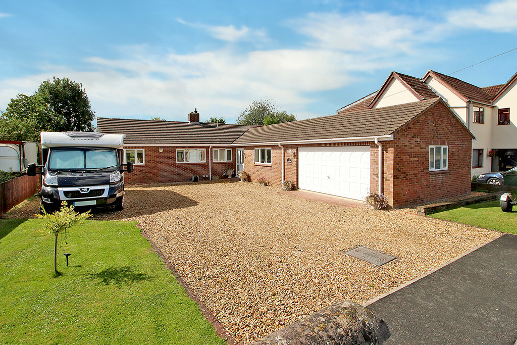 Martin And Co Westbury 4 Bedroom Detached Bungalow Let In Church Road