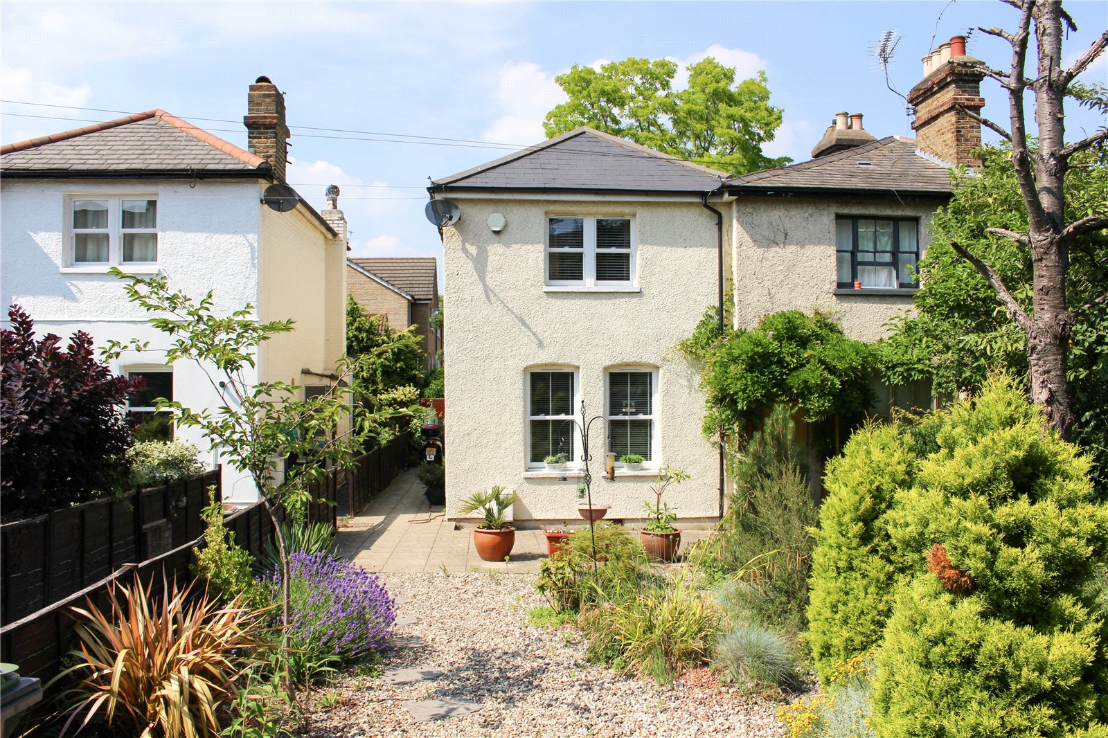 Estate agents and letting agents in the UK. Houses, flats and new homes