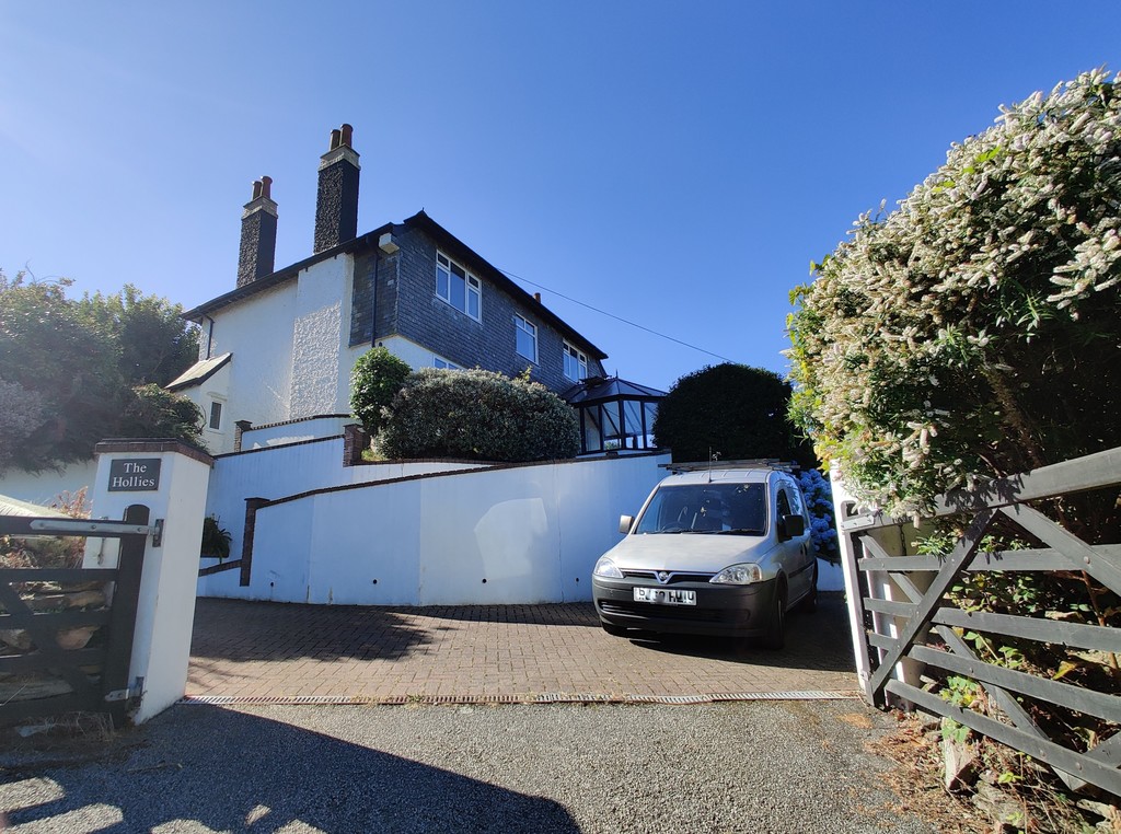 Martin & Co Truro 4 bedroom Detached House Let in Truro