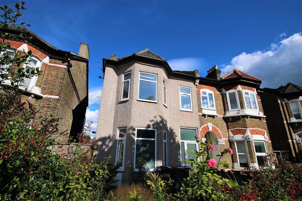 Martin & Co Croydon 2 bedroom Apartment Let in Brighton Road, South Croydon