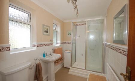 Martin & Co Uckfield 3 bedroom Detached Bungalow Let in Buxted, Uckfield