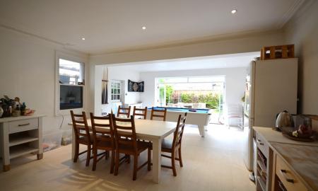 5 bedroom Detached House to rent - Kings Road, Kingston Upon Thames KT2