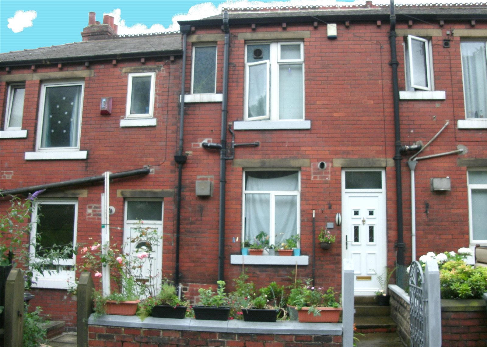 Whitegates Huddersfield 2 bedroom House For Sale in Halifax Old Road