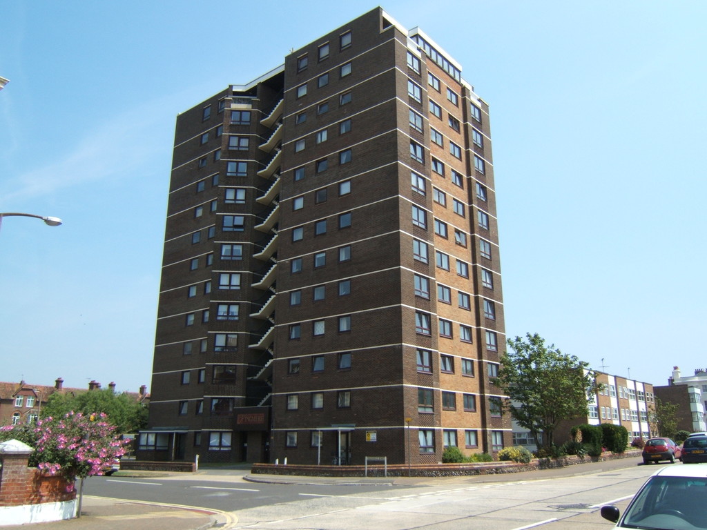 Martin & Co Littlehampton 2 bedroom Apartment Let in Kingmere, South