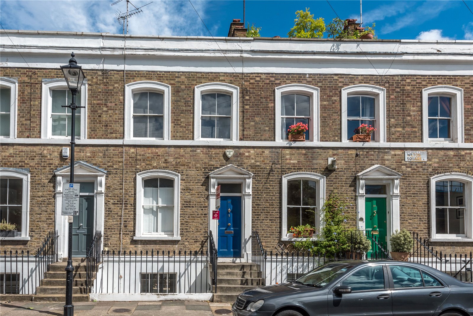 Estate agents and letting agents in the UK. Houses, flats and new homes