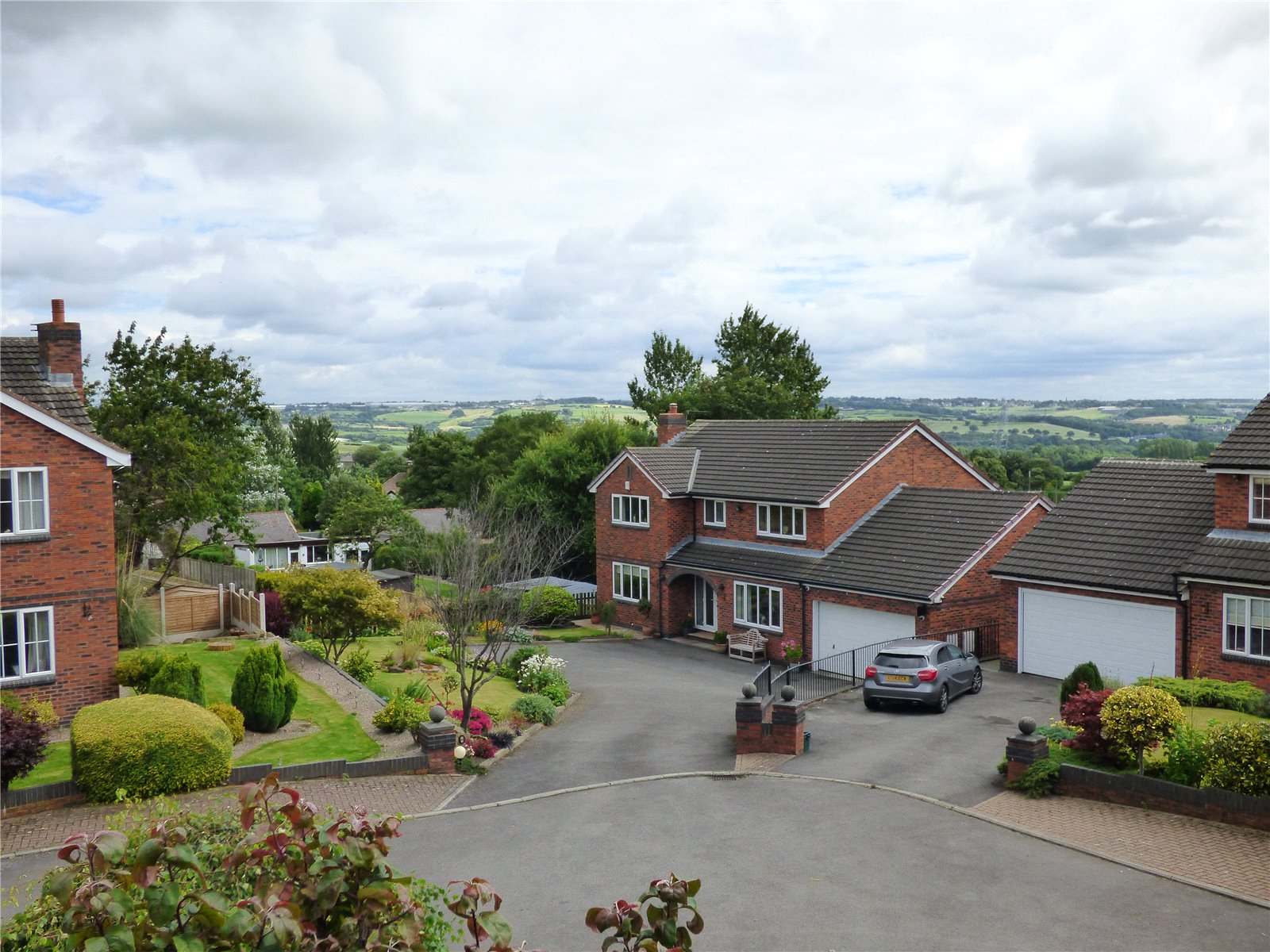 Whitegates Cleckheaton 4 bedroom House for sale in Greenton Avenue