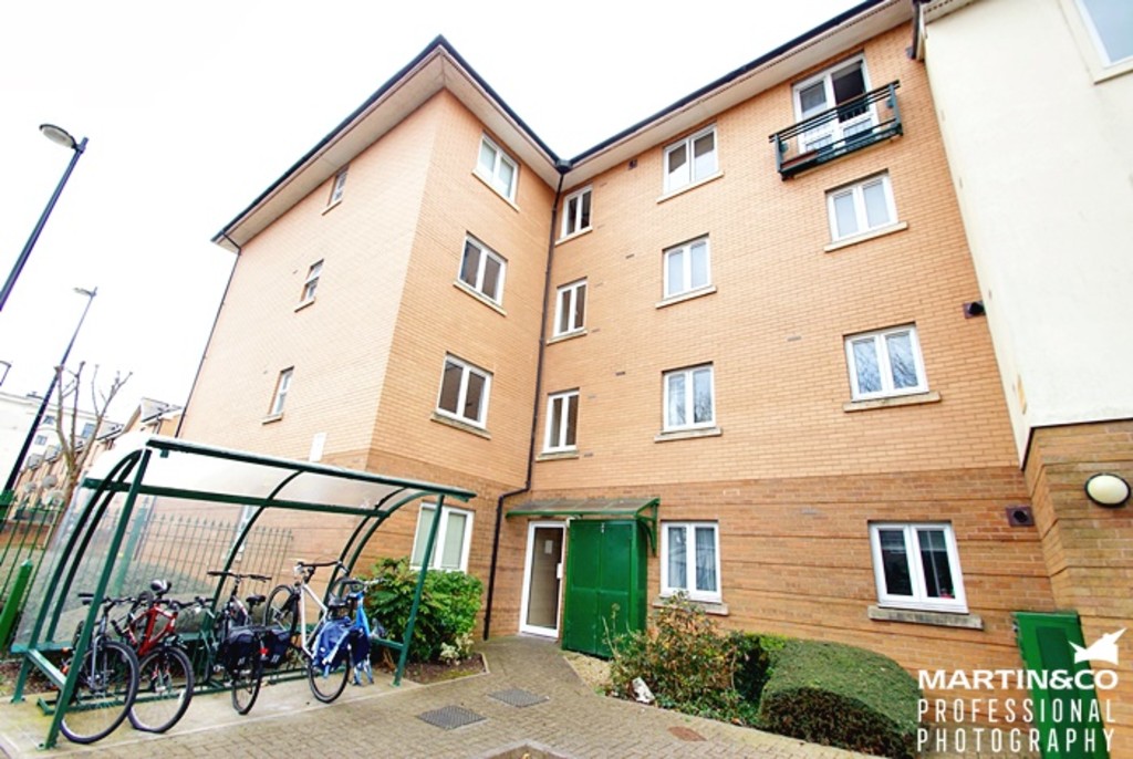 Martin & Co Cardiff 2 bedroom Flat Let in Barletta House, Lloyd