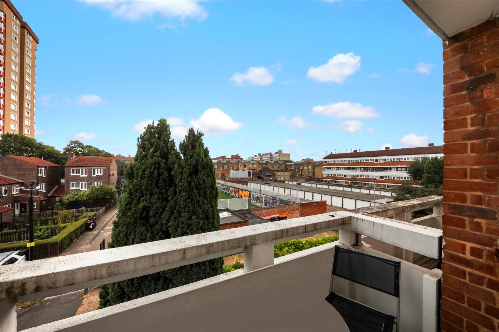 Ellis & Co Bethnal Green 3 bedroom Flat To Let in Orwell Court, Pownall