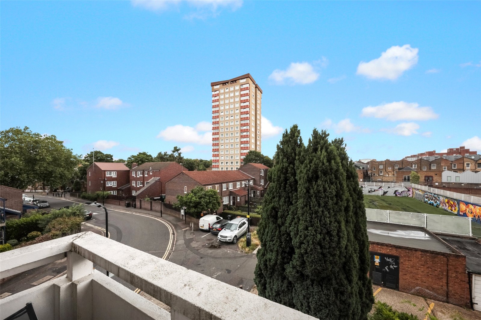 Ellis & Co Bethnal Green 3 bedroom Flat To Let in Orwell Court, Pownall
