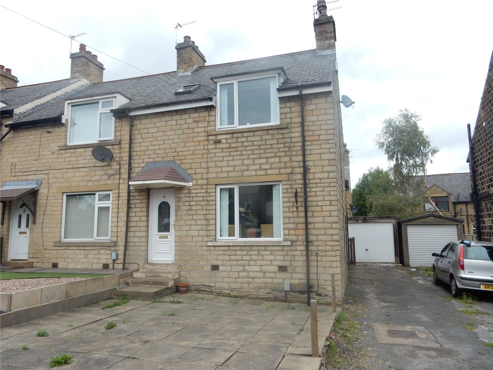 Whitegates Huddersfield 3 bedroom House For Sale in Quarmby Road