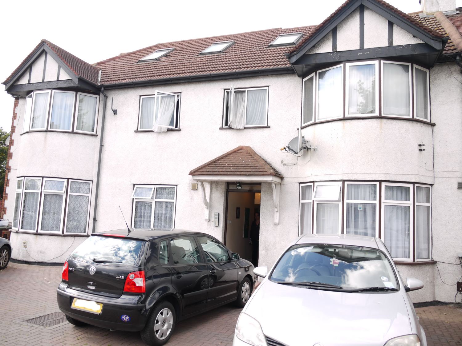 Estate agents and letting agents in the UK. Houses, flats and new homes