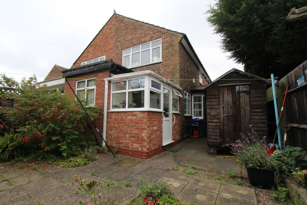 Martin & Co Tamworth 3 bedroom SemiDetached House Let in Drayton Lane