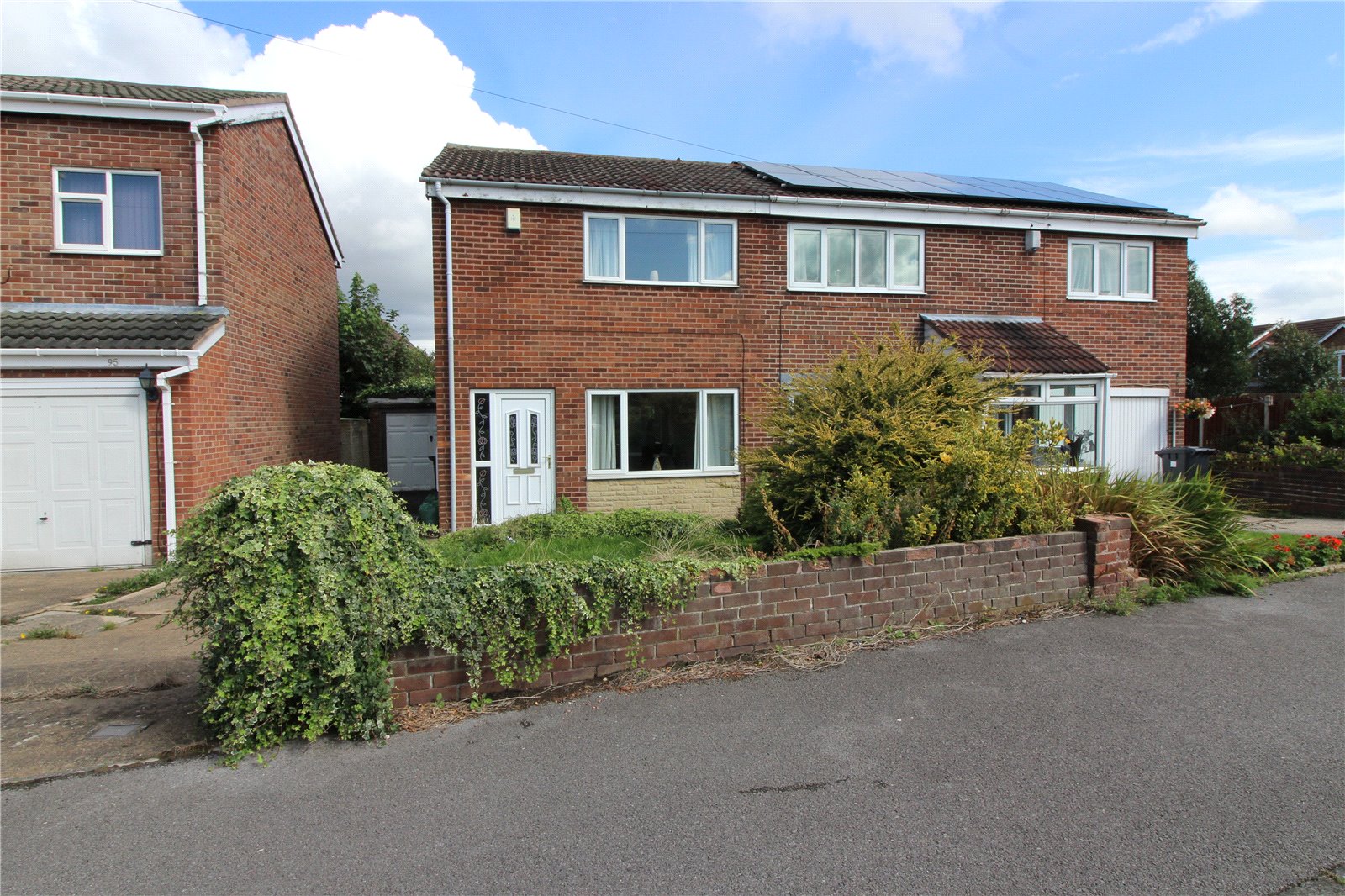 Whitegates Barnsley 2 bedroom House SSTC in Newhill Road, Monk Bretton