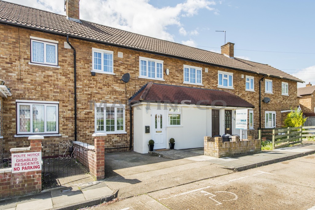 Martin & Co Wanstead 4 bedroom Terraced House Let in Fencepiece Road