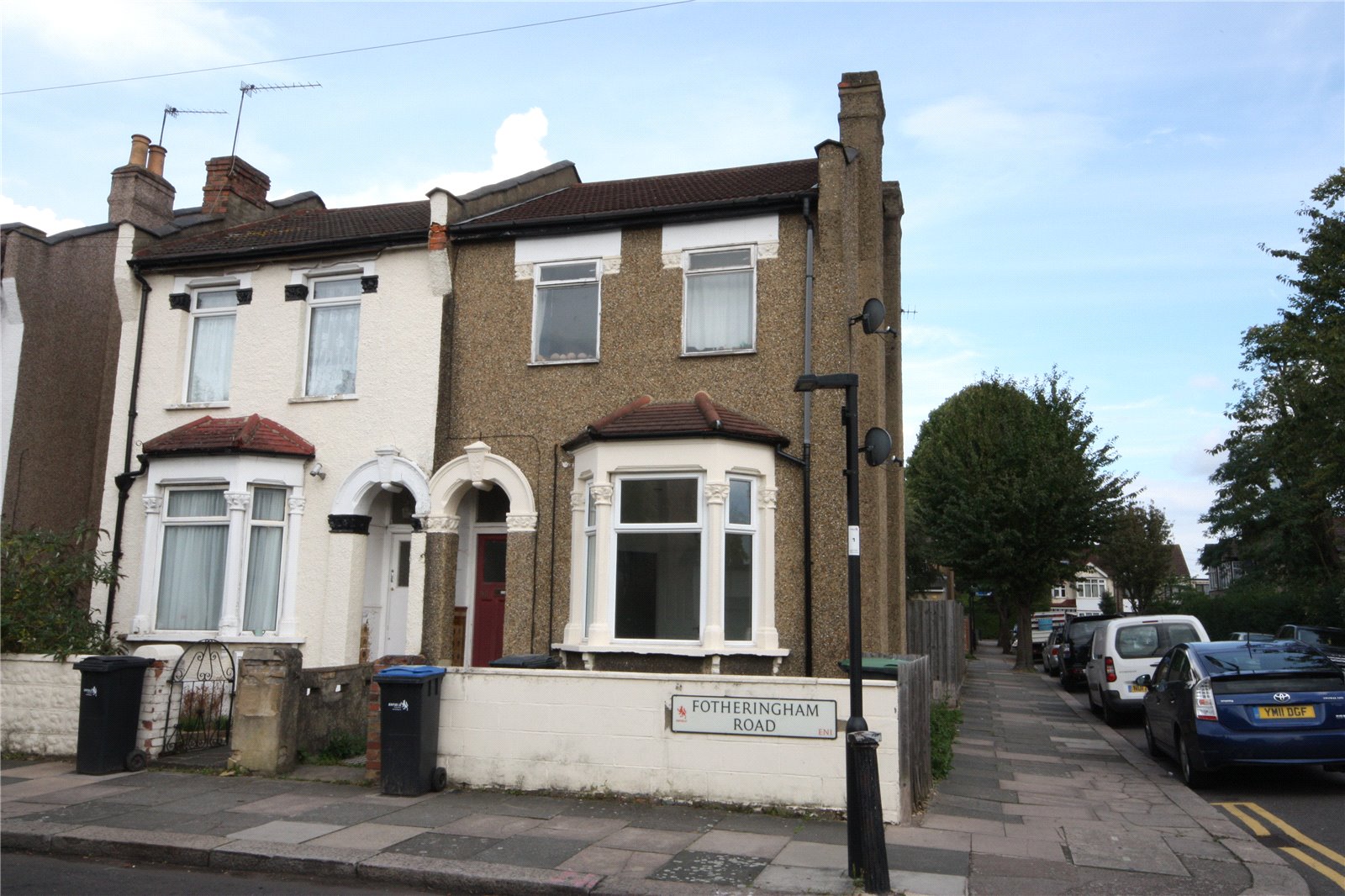 Estate agents and letting agents in the UK. Houses, flats and new homes