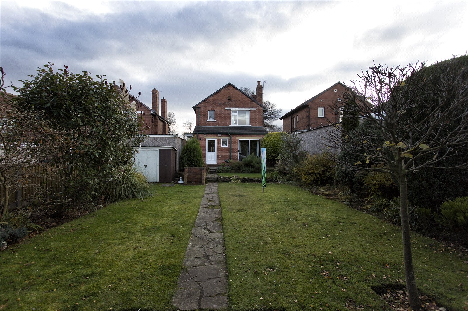 Whitegates Dewsbury 3 bedroom House for sale in Edge Top Road Thornhill