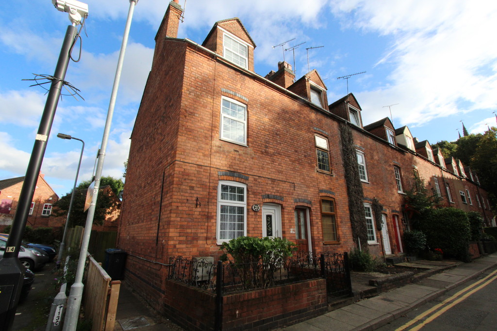 Martin & Co Tamworth 3 bedroom End of Terrace House Let in Church Lane