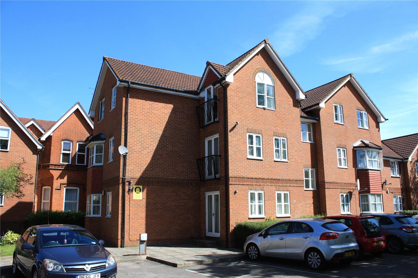 Parkers Reading 2 bedroom Flat to rent in Pevensey Court Newstead Rise