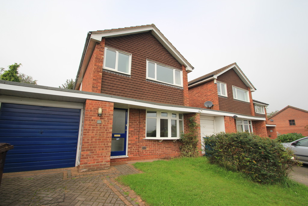 Martin & Co Stafford 3 bedroom Detached House Let in Gleneagles Drive