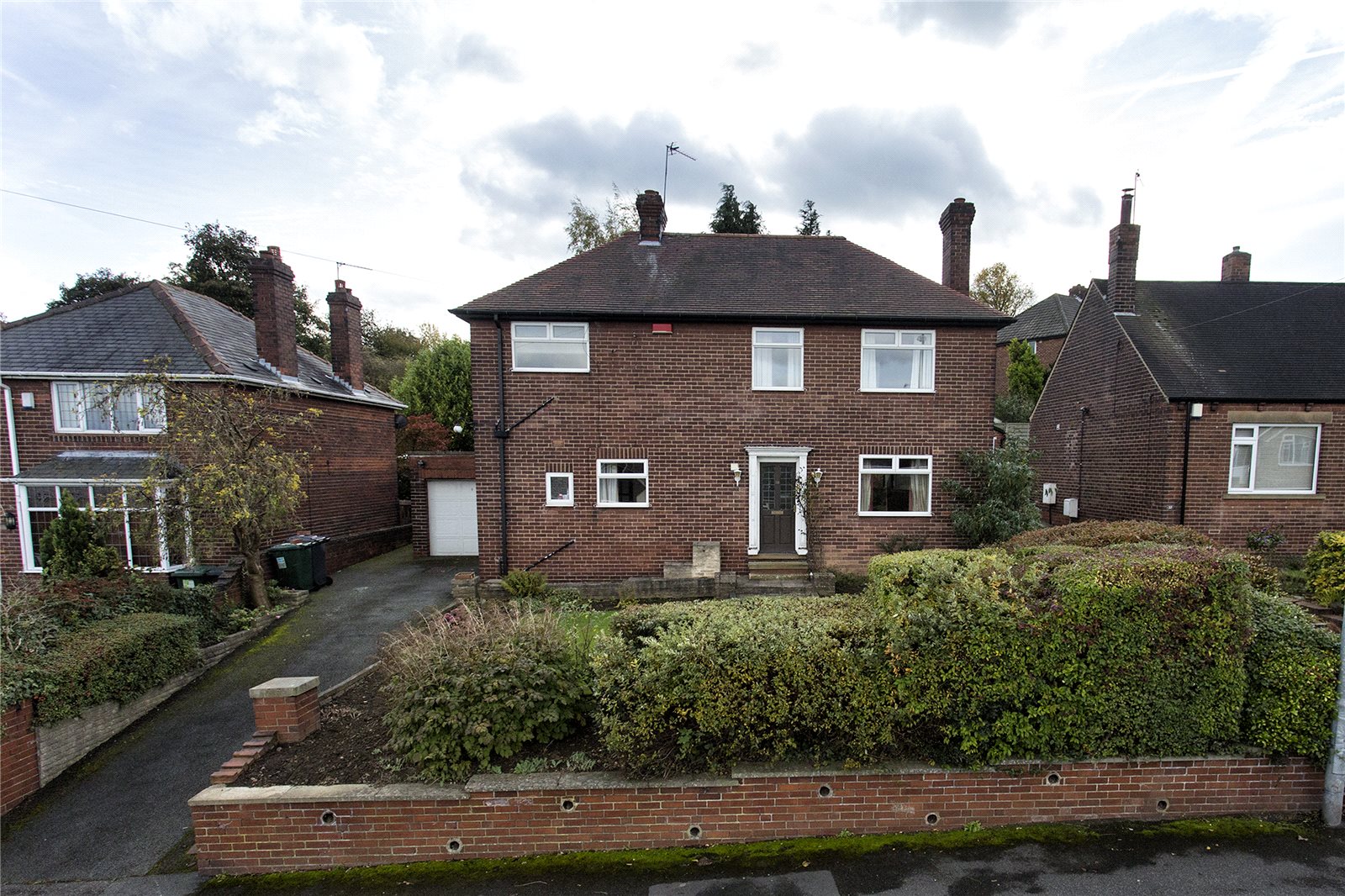 Whitegates Dewsbury 3 bedroom House SSTC in Frank Lane Thornhill