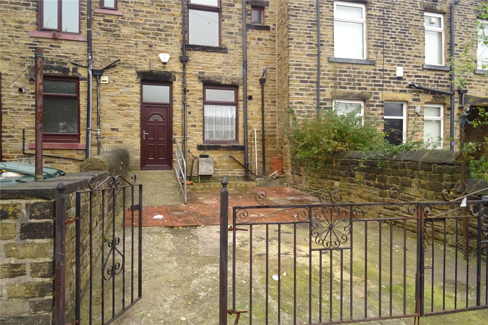 Whitegates Bradford 3 bedroom House SSTC in Killinghall Road Bradford