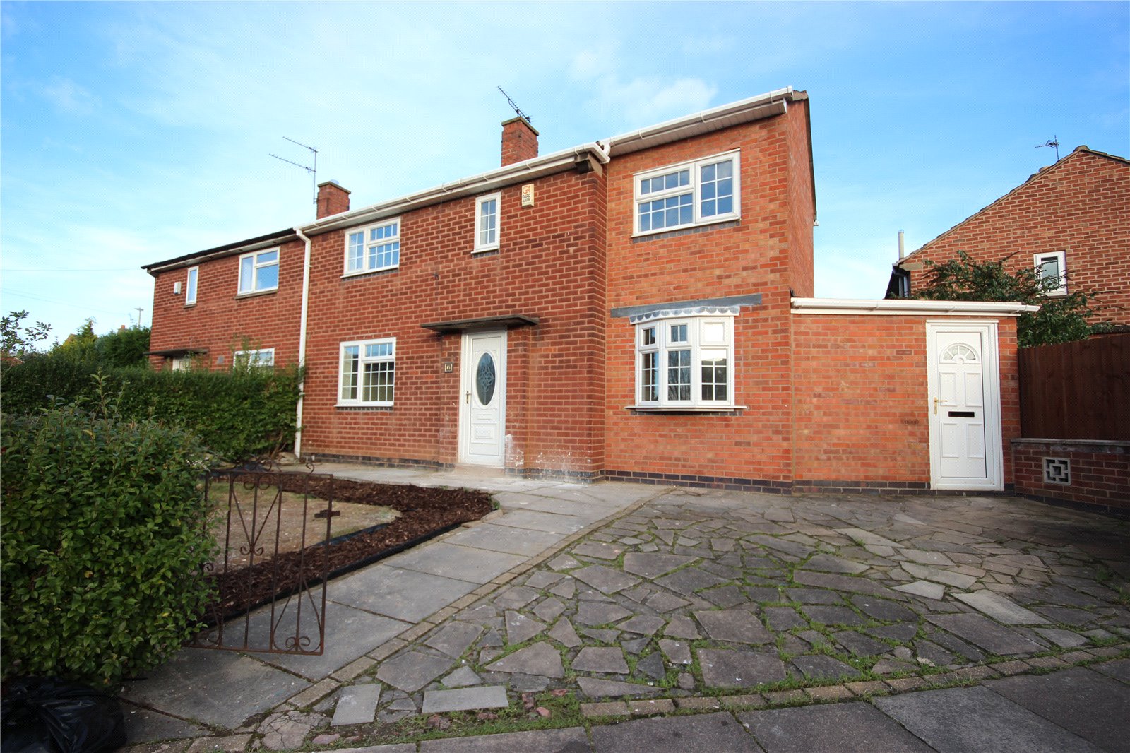 Whitegates Leicester 3 bedroom House to rent in Pen Close Leicester LE2