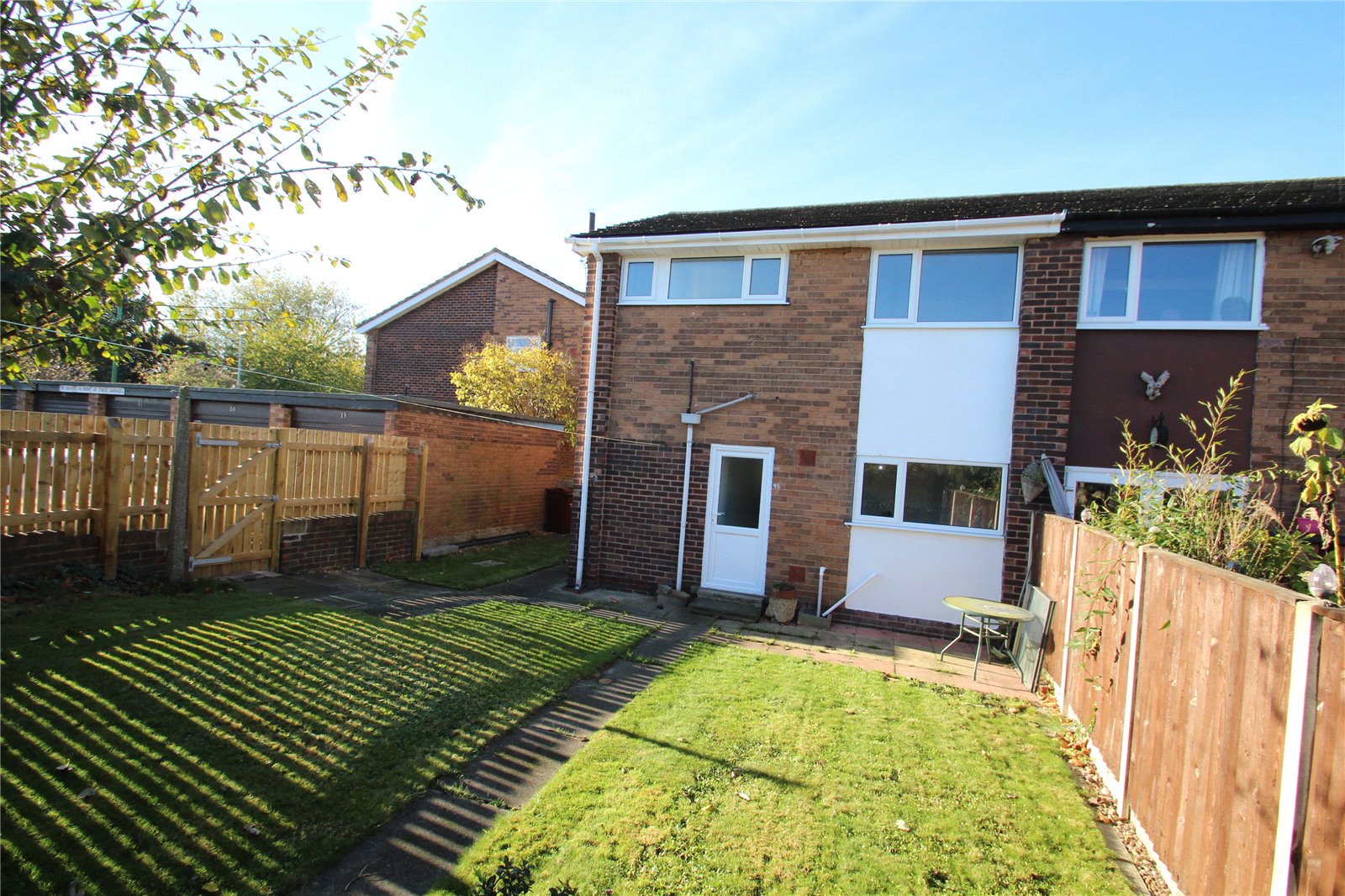 Whitegates Pontefract 3 bedroom House To Let in Thornhill Road Castleford