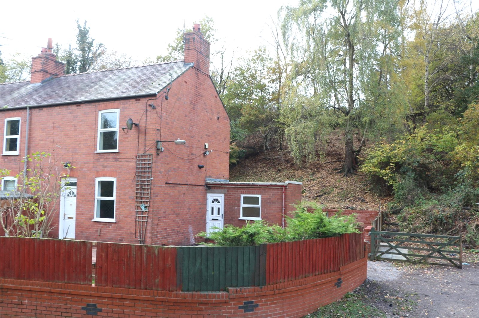 Whitegates Wrexham 2 bedroom House for sale in Brandy Cottages Ruabon