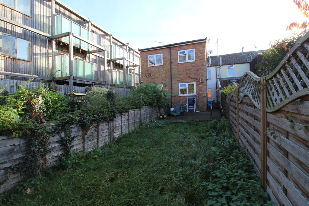 Martin & Co Bury St Edmunds 2 bedroom Terraced House Let in Kings Road