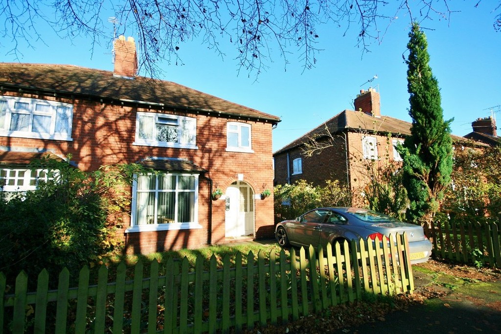 Martin & Co Crewe 3 bedroom SemiDetached House Let in Manor Way, Crewe