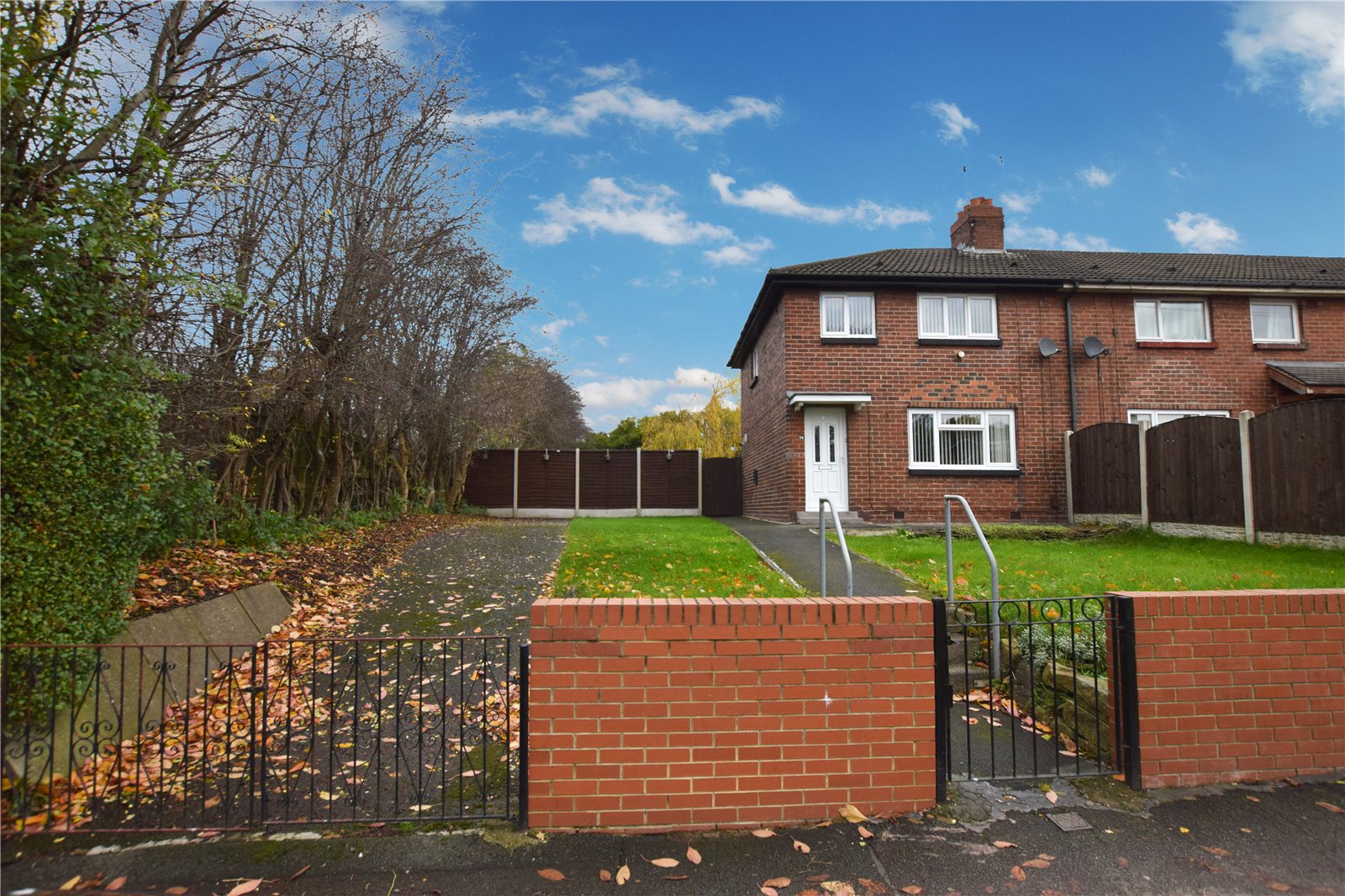 Whitegates South Leeds 3 bedroom House for sale in Ring Road Beeston