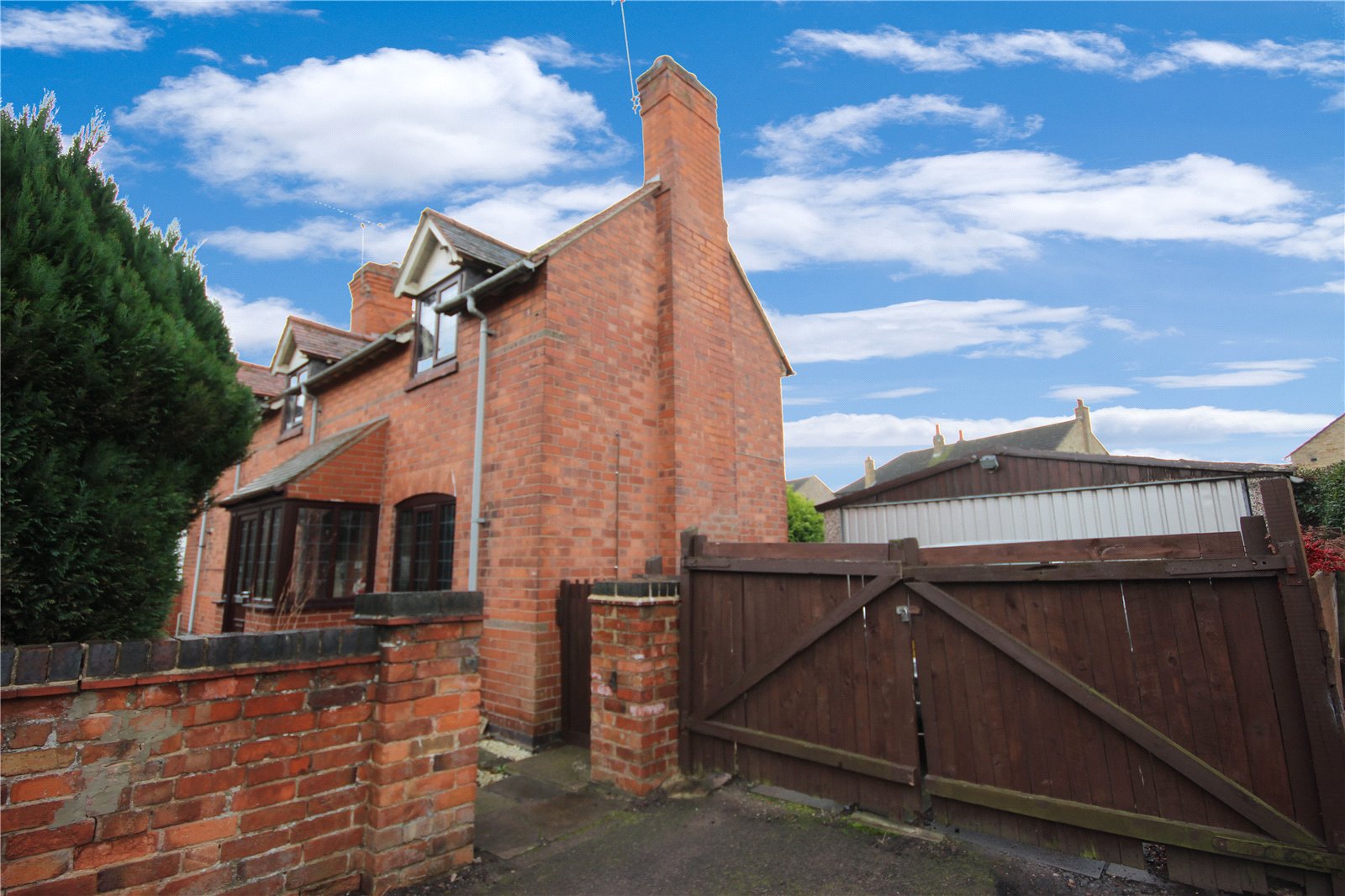 Whitegates Leicester 3 Bedroom Cottage For Sale In Braunstone Lane