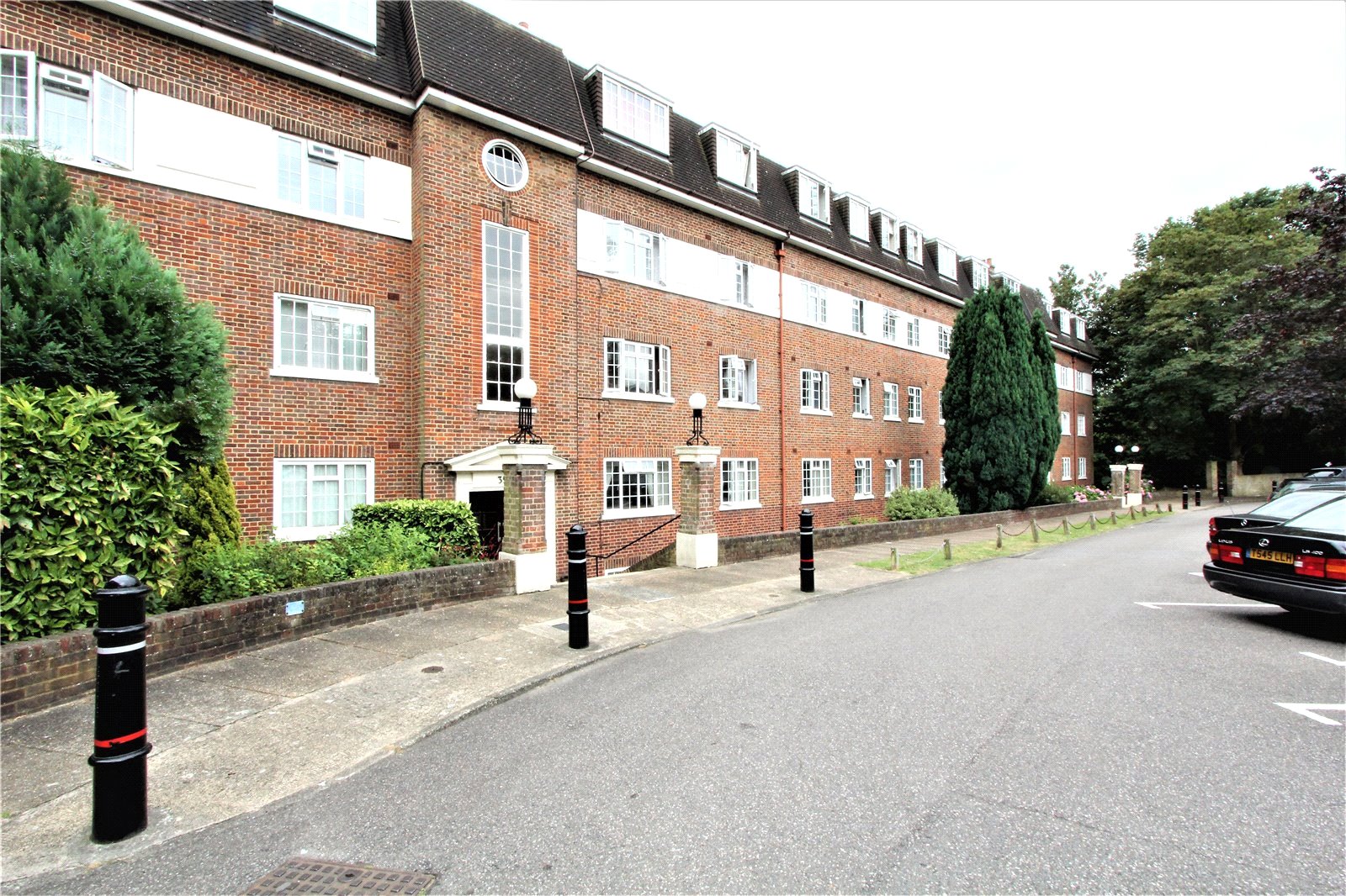 Estate agents and letting agents in the UK Houses flats 