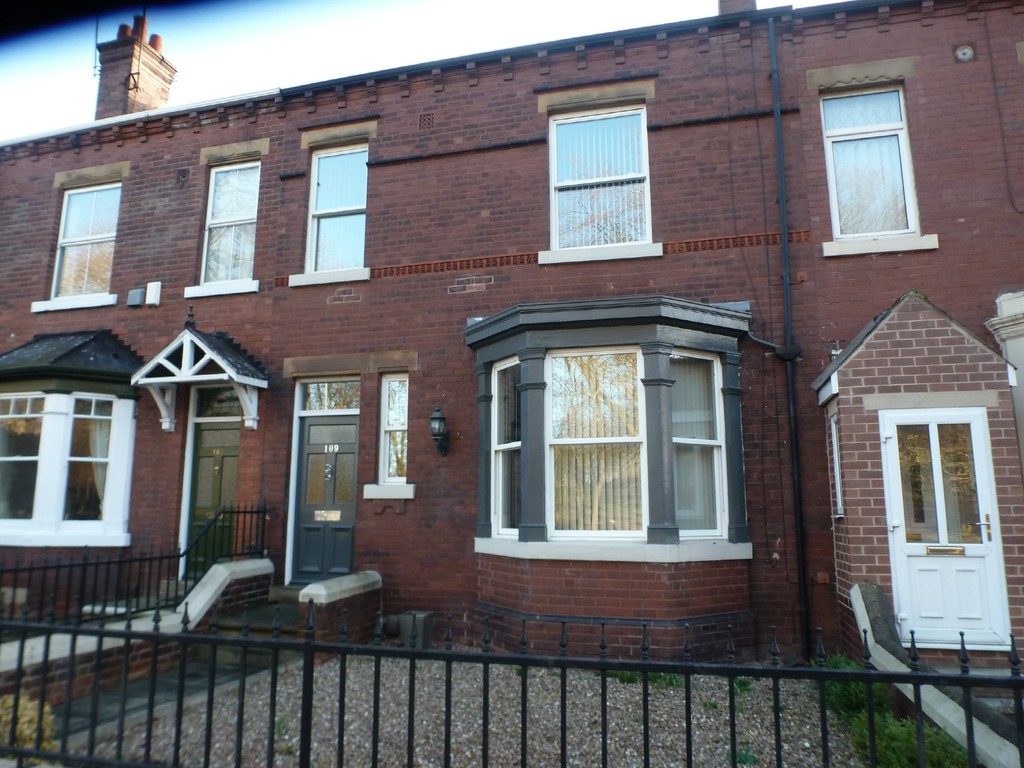 Martin & Co Wakefield 3 bedroom Terraced House Let in Denby Dale Road, Thornes