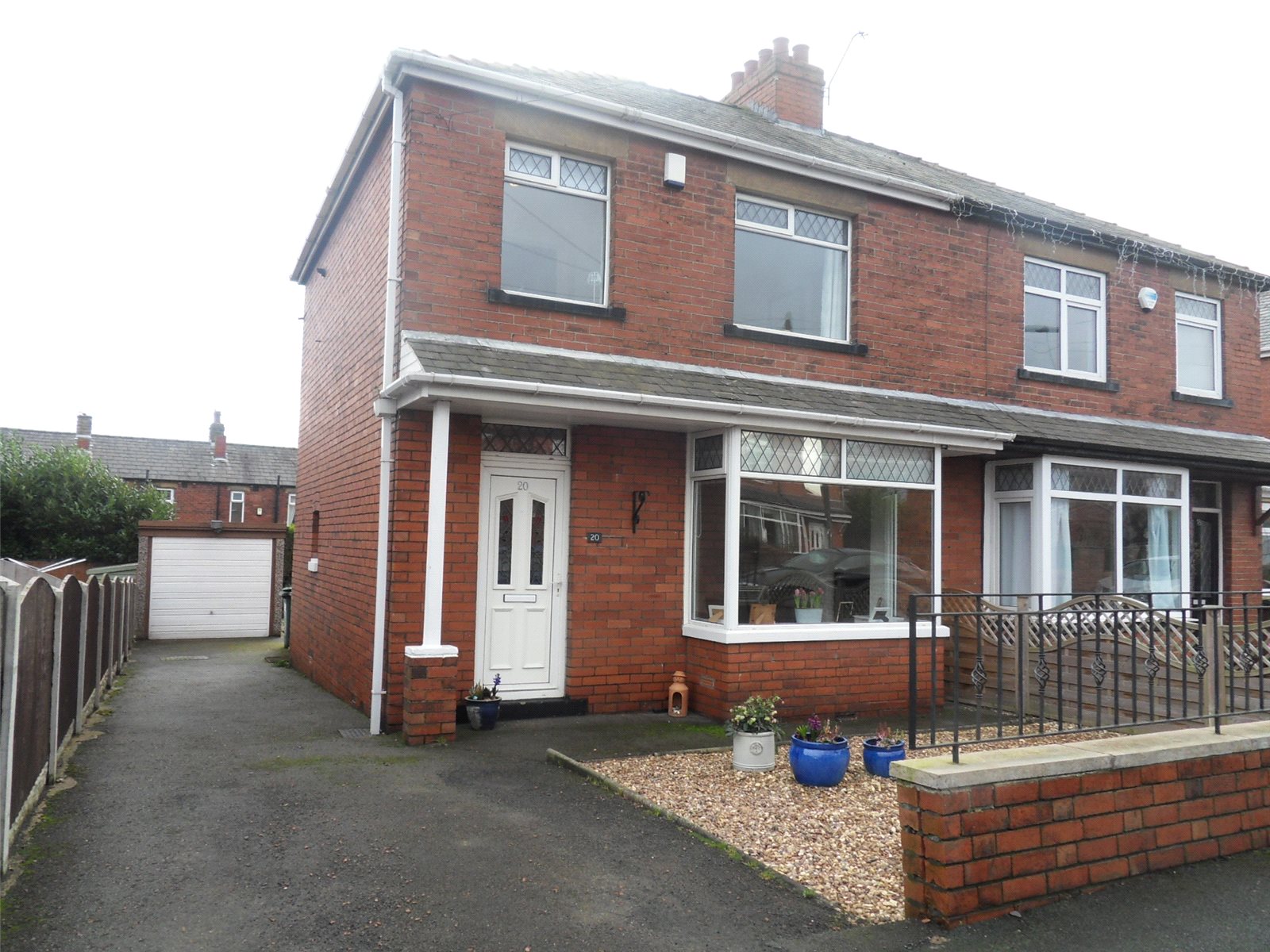 Whitegates Dewsbury 3 bedroom House for sale in Coniston Road Hanging