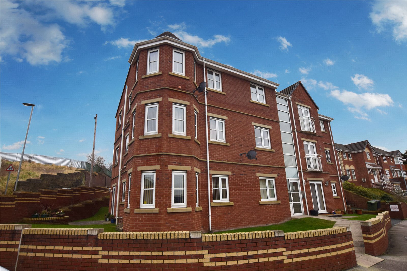 Whitegates South Leeds 2 bedroom Flat SSTC in Crow Nest Drive, Beeston