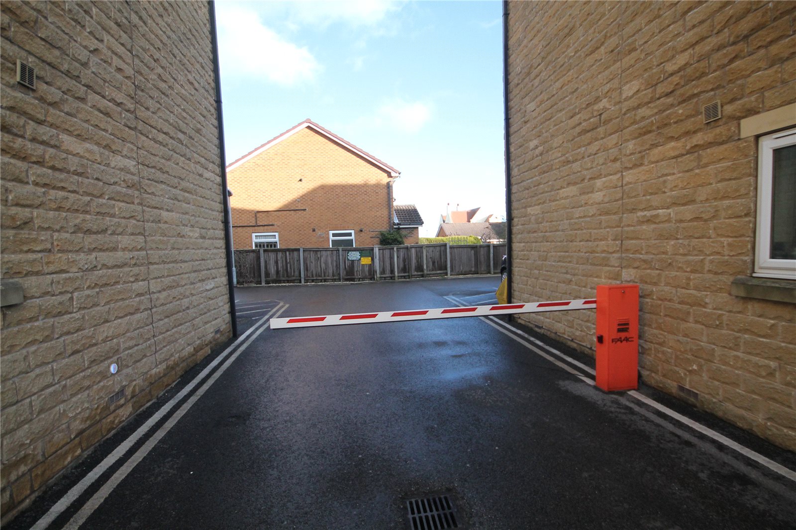 Whitegates Barnsley 2 bedroom Flat SSTC in Jordan Hill Gawber Road Barnsley