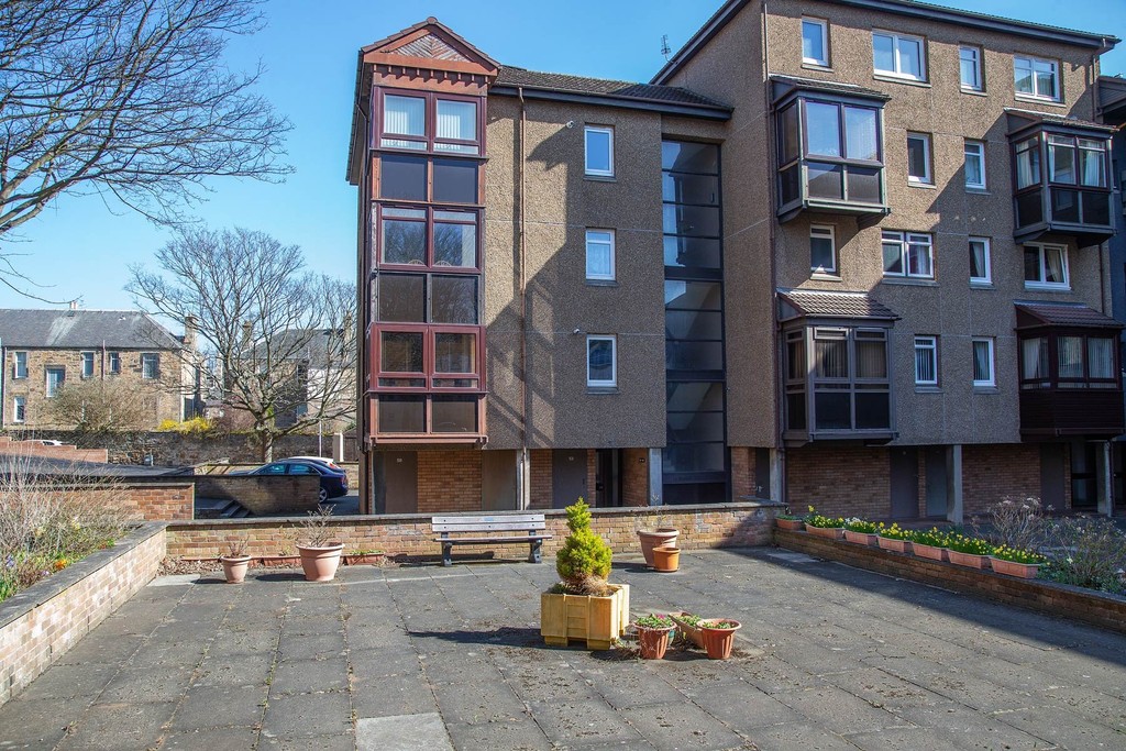 Martin & Co Kirkcaldy 1 bedroom Apartment Let in Nicol Street, Kirkcaldy