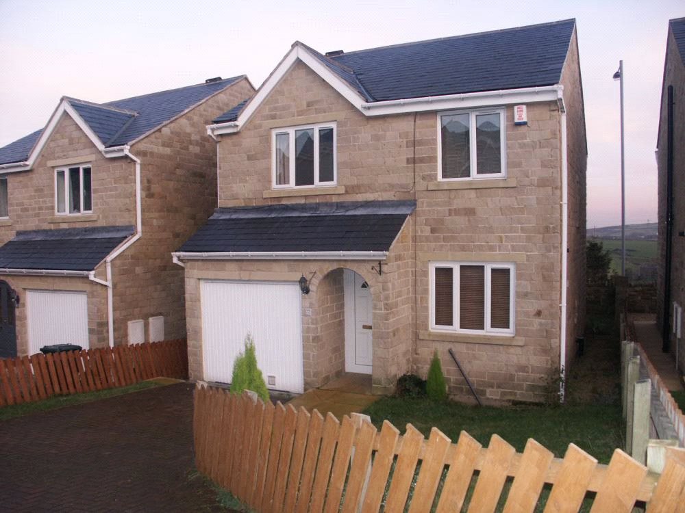 Whitegates Bradford 4 bedroom House To Let in Clough Court, Denholme