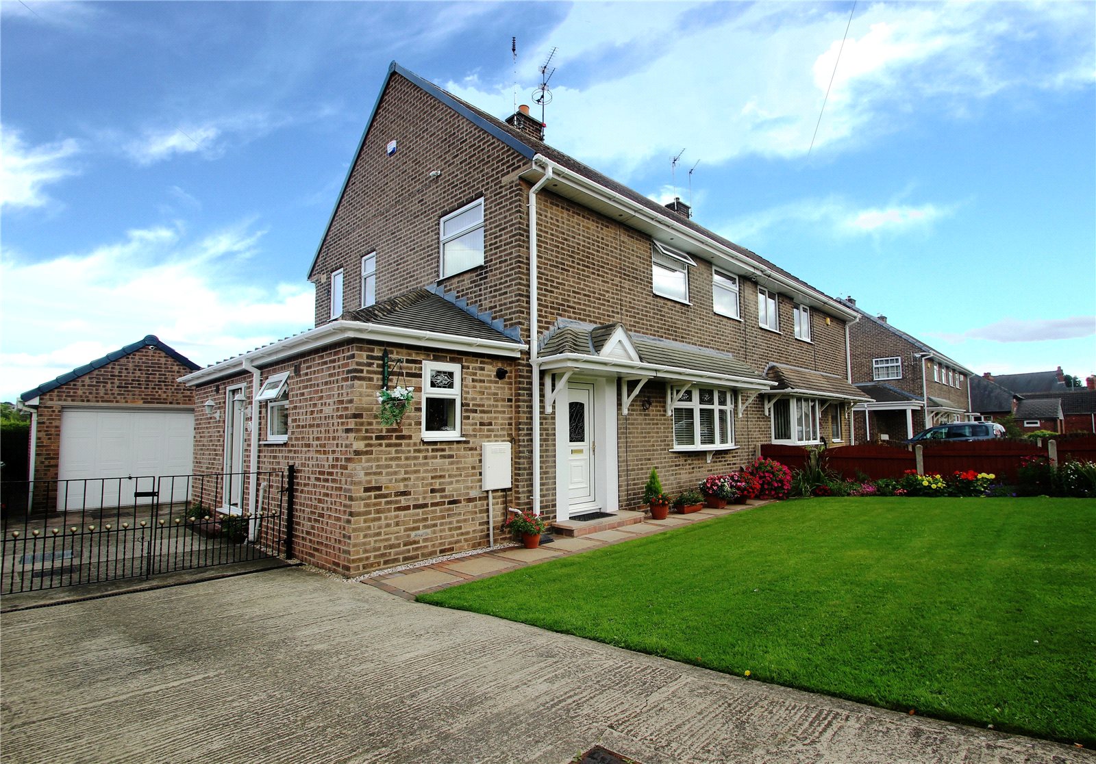 Whitegates Hemsworth 3 bedroom House For Sale in Little Lane South Elmsall